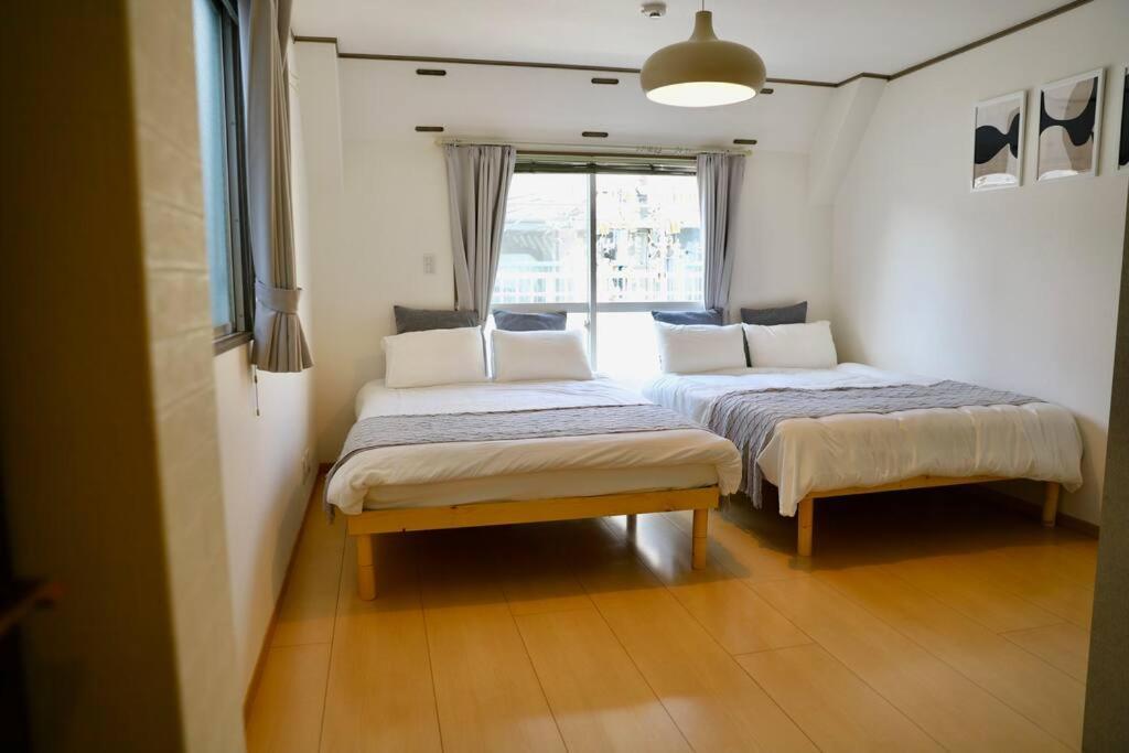 Apartment 鶴橋駅徒歩4分/道頓堀・なんばへ地下鉄4分/広々スペース3階戸建て貸切 Osaka