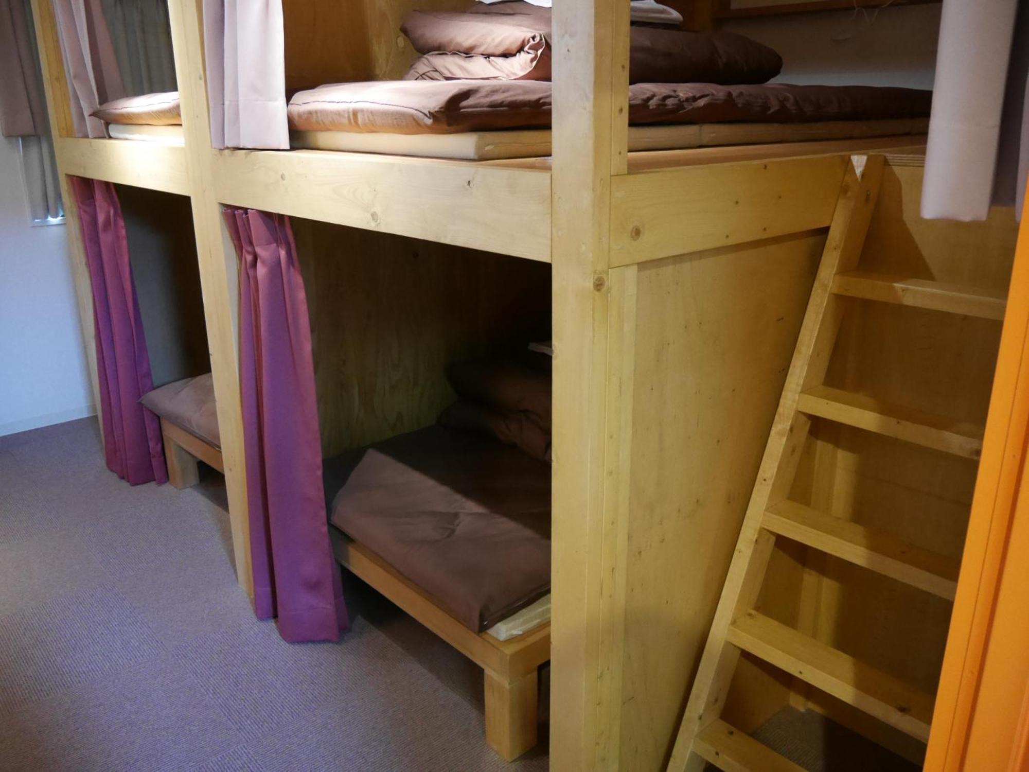 J-hoppers Universal Guest house