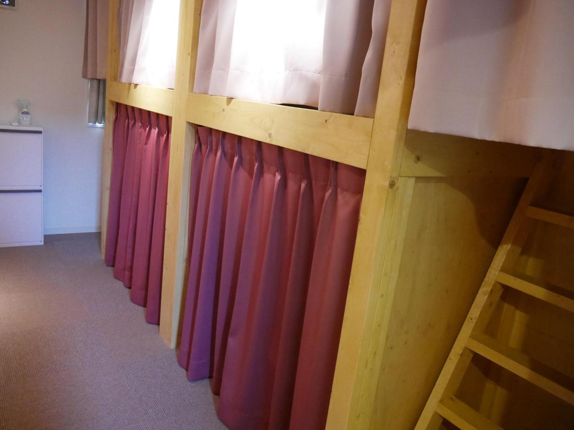 J-hoppers Universal Guest house