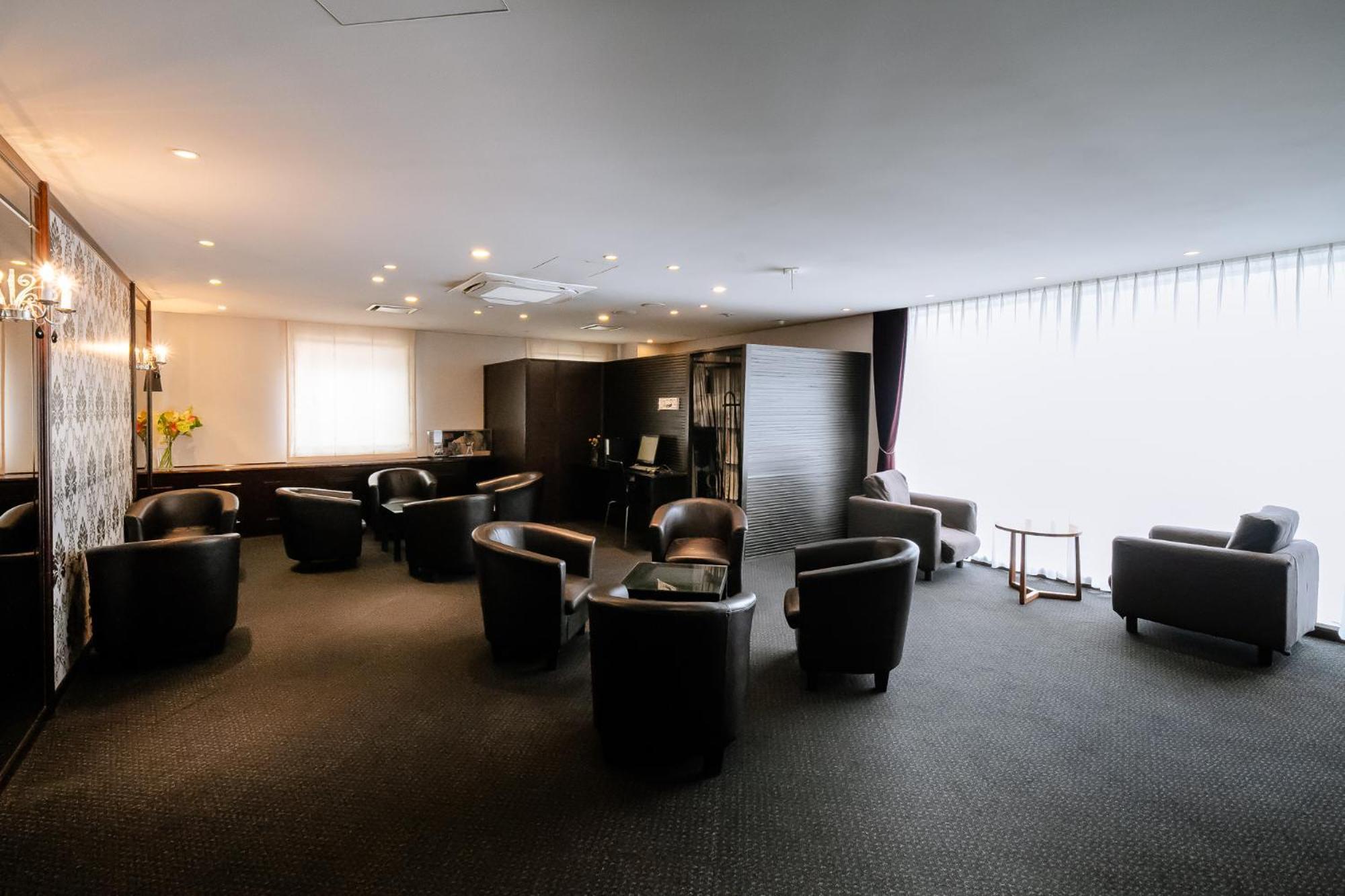 Hillarys Hotel Osaka