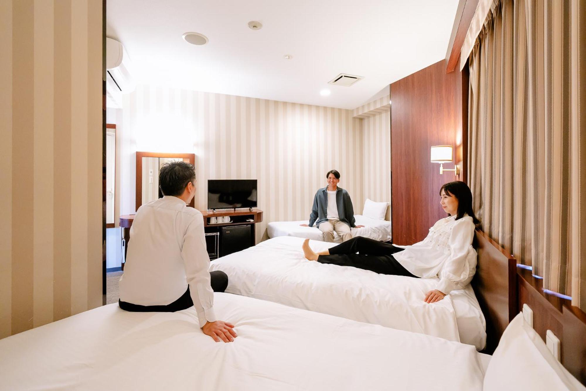 Hillarys 3* Osaka