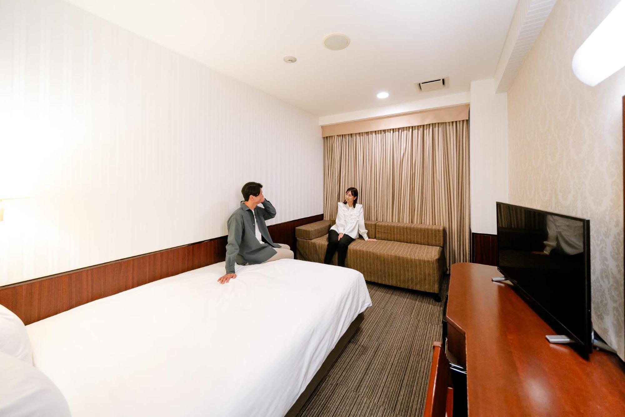 Hillarys Hotel Osaka