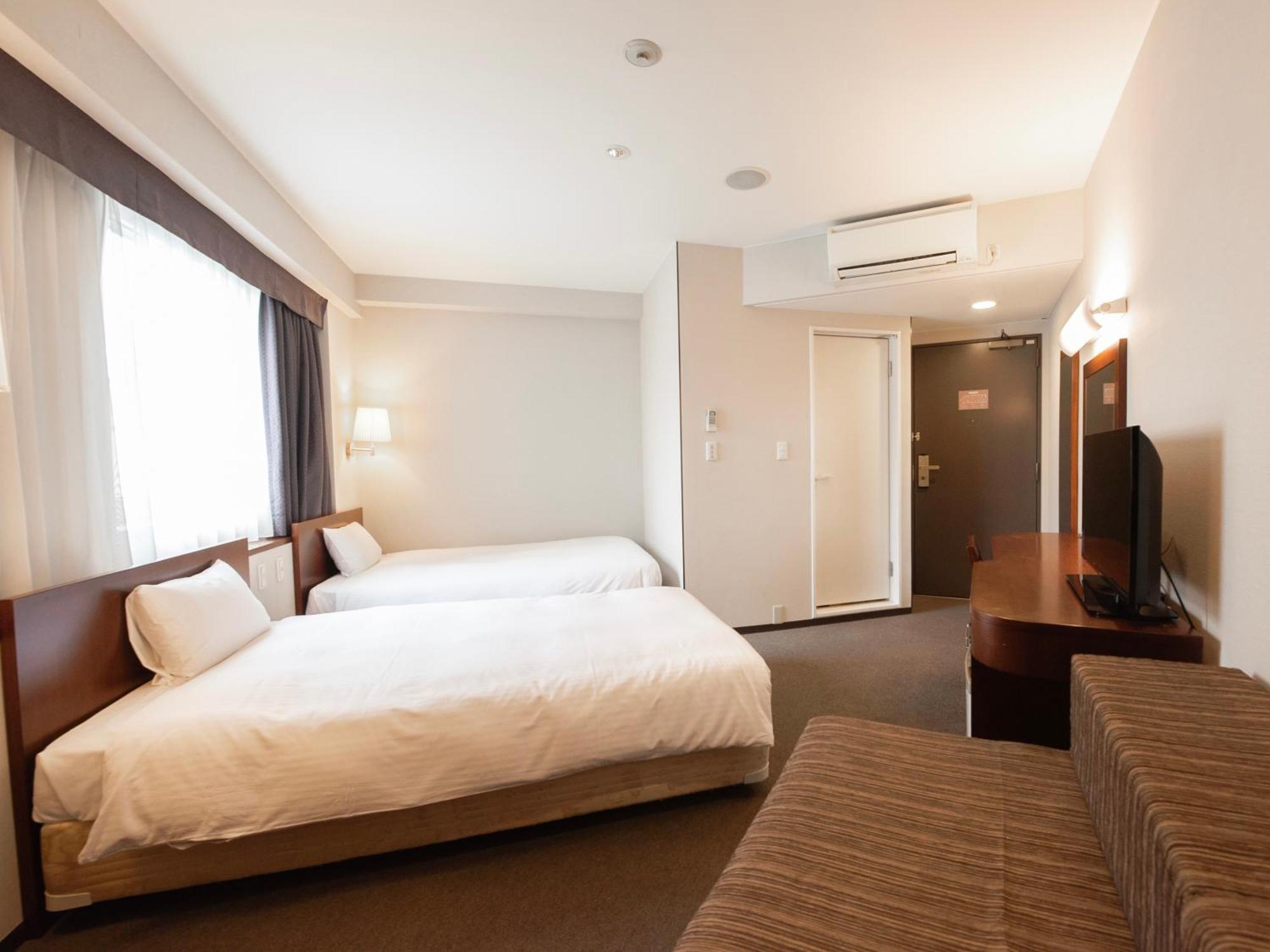 Hillarys 3* Osaka