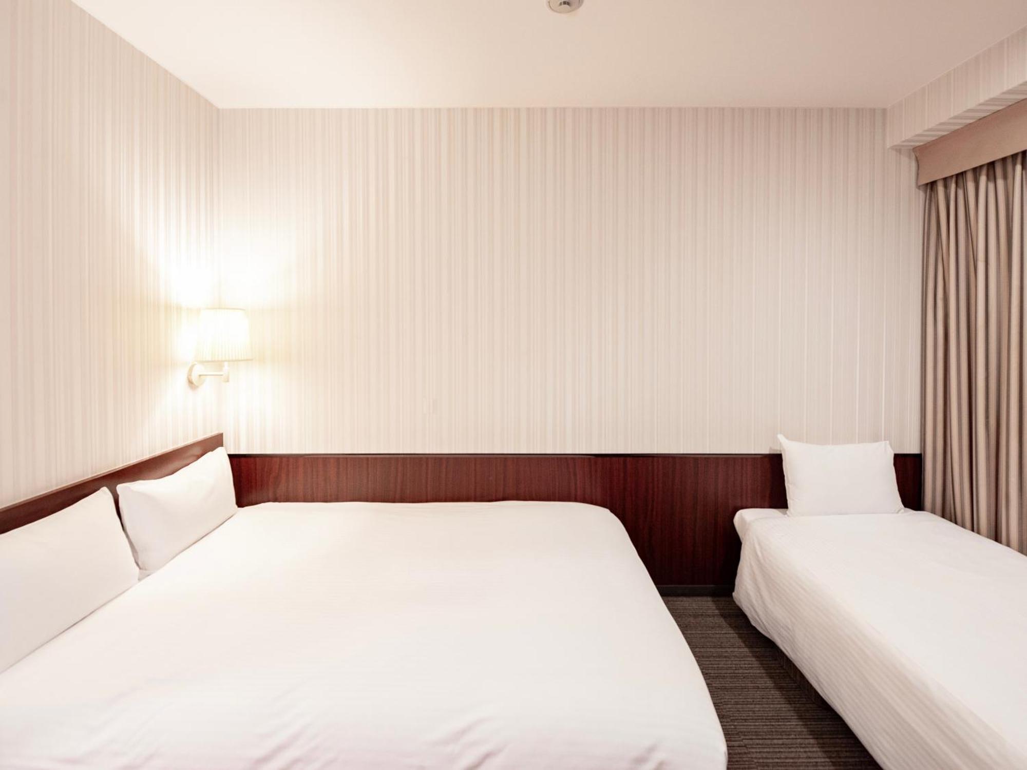 Hillarys Hotel 3*