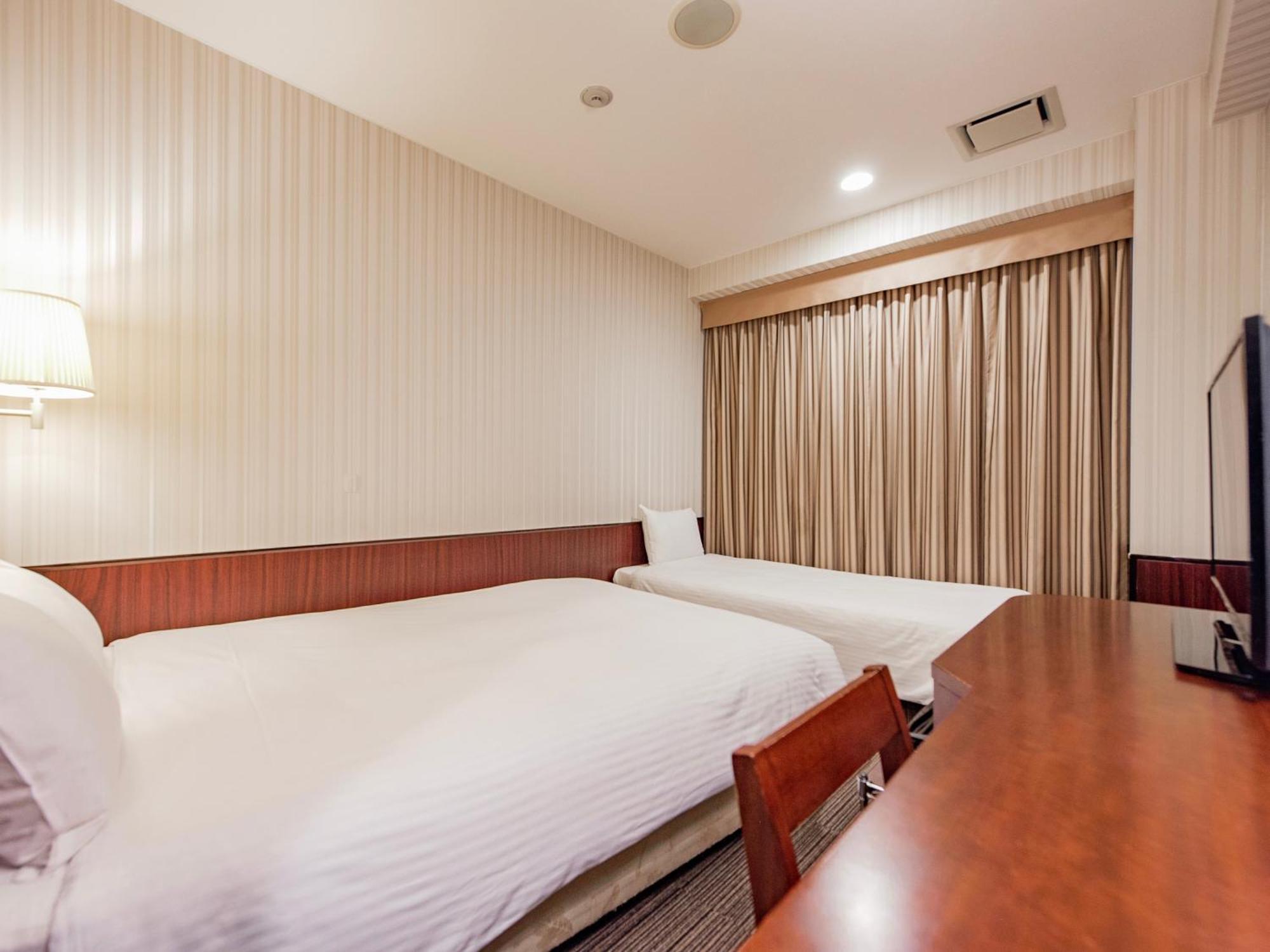 Hillarys Osaka