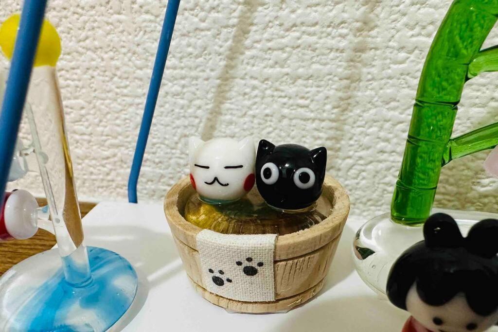 303黒門市場すぐ30秒!道頓堀まで徒歩8分!でんでんタウン徒歩3分!通天閣徒歩9分!観光に最高! Osaka