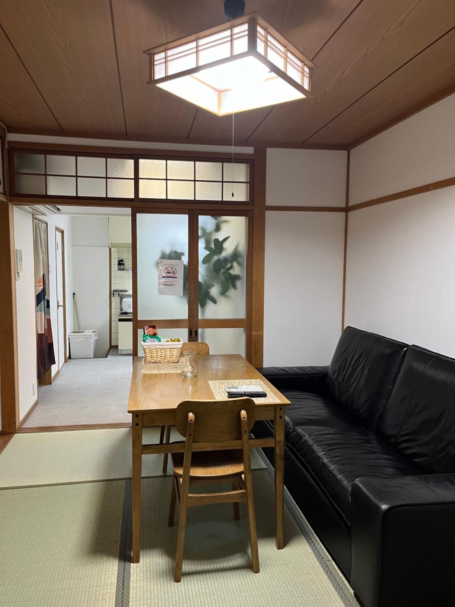 Children Free, 6 Adults , 8 Minutes By Train To Namba