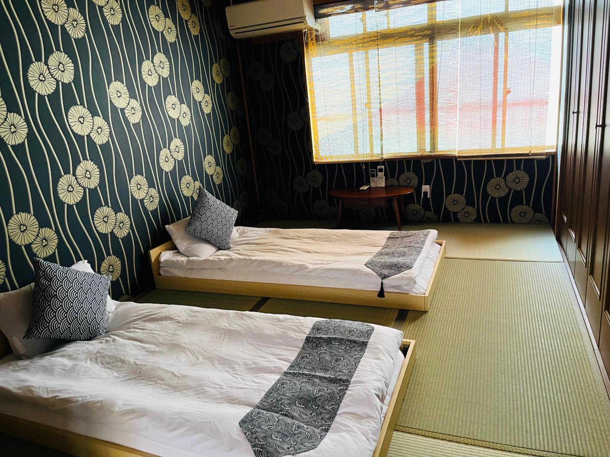Children Free, 6 Adults , 8 Minutes By Train To Namba Villa