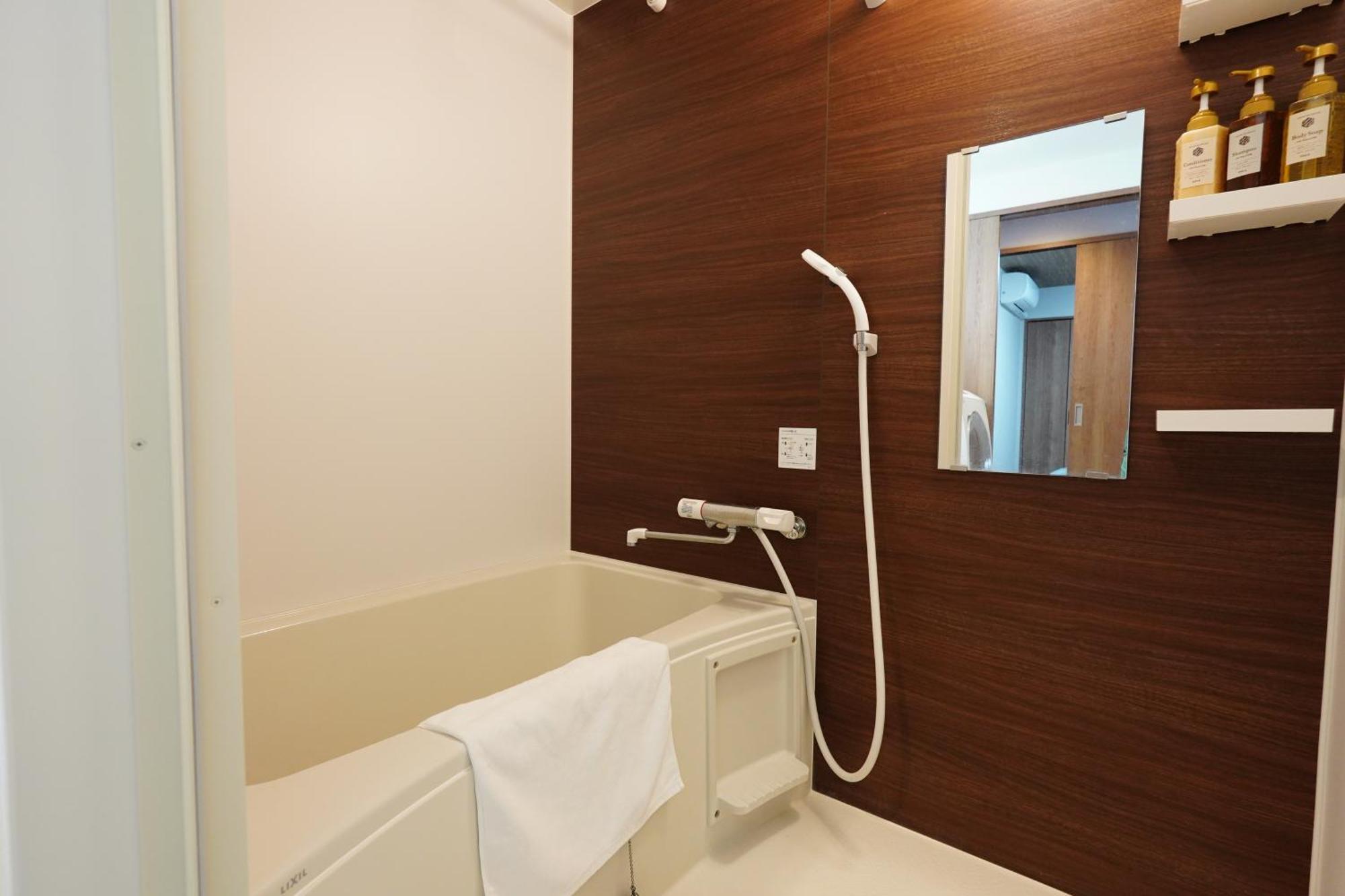 Kuromon Royal Ueno Homestay *