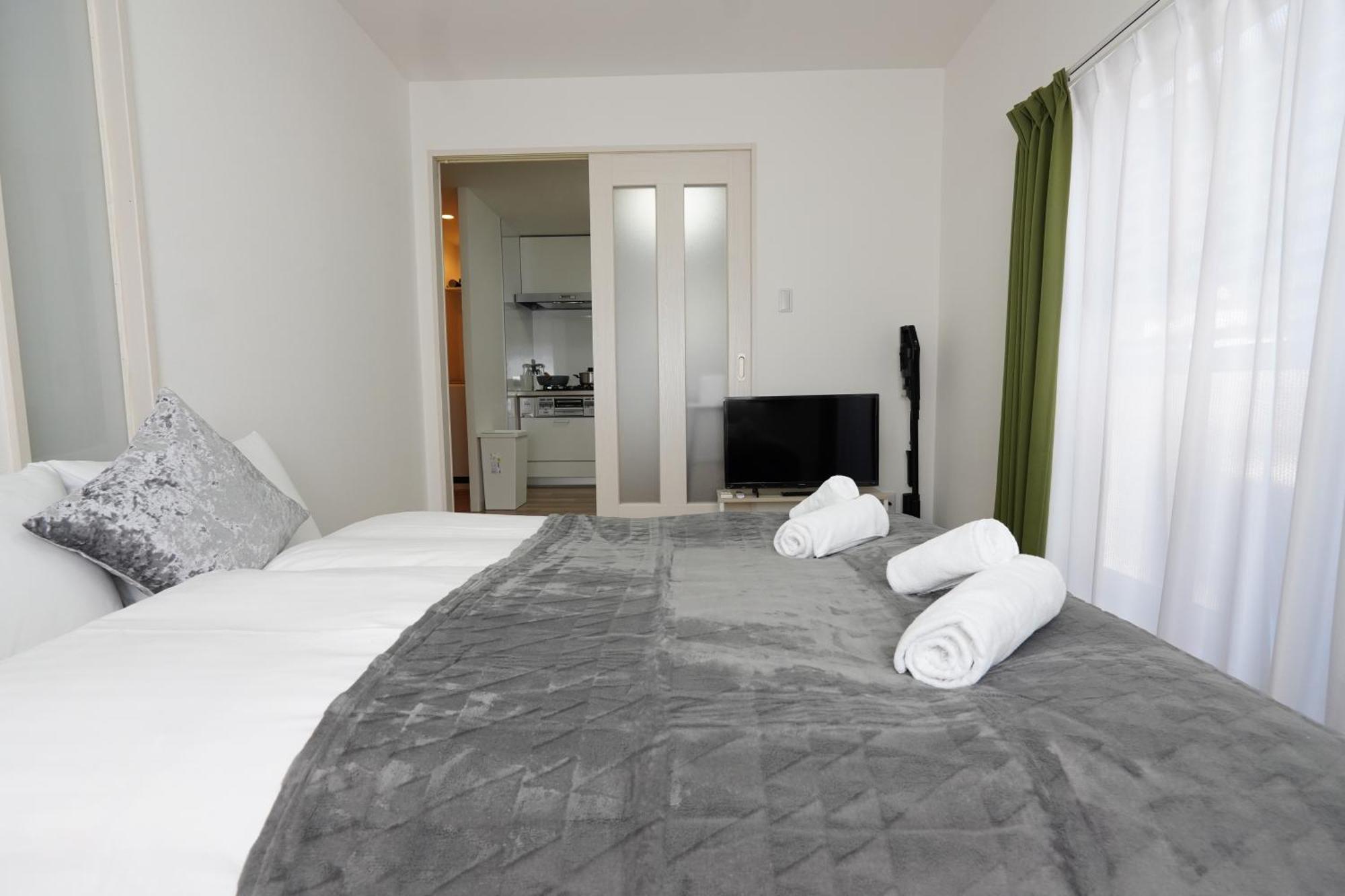 Kuromon Royal Ueno Homestay *