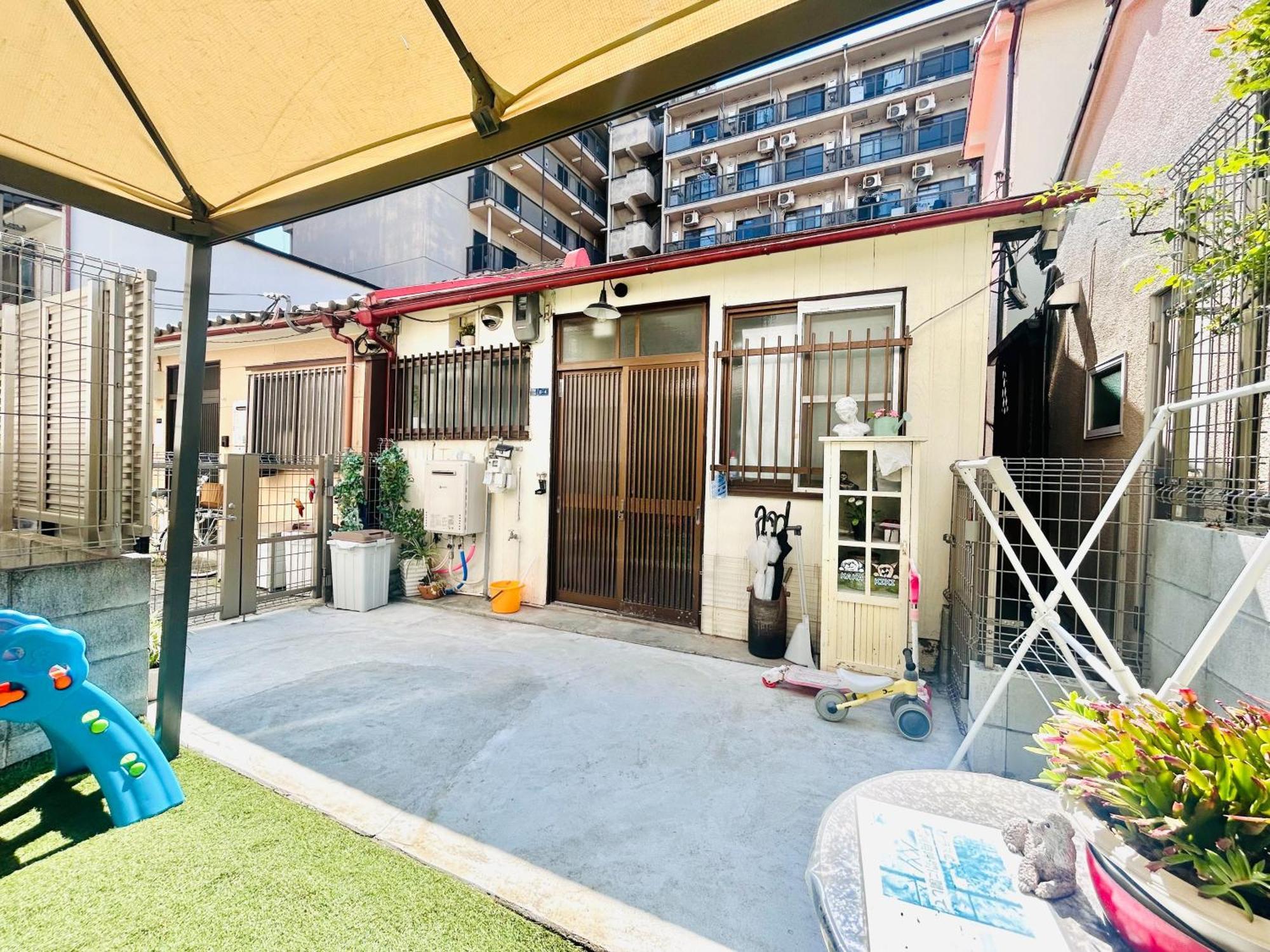天下茶屋駅5分、専用庭付き平屋—kik Iハウス Osaka