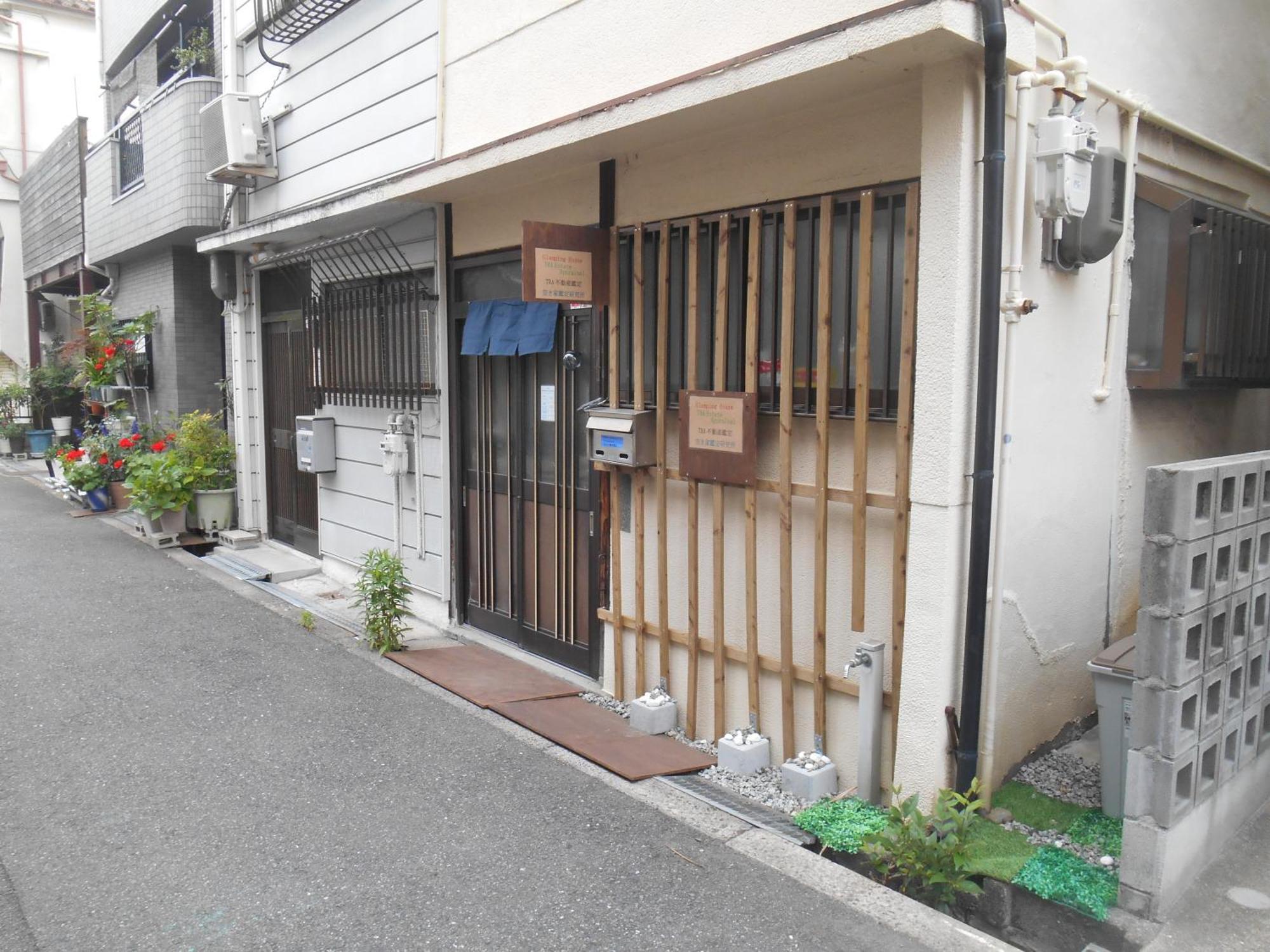 駅徒歩5分どこへも大阪駅へ直結どこへもすぐの大型庭付glampinghouse Apartment *