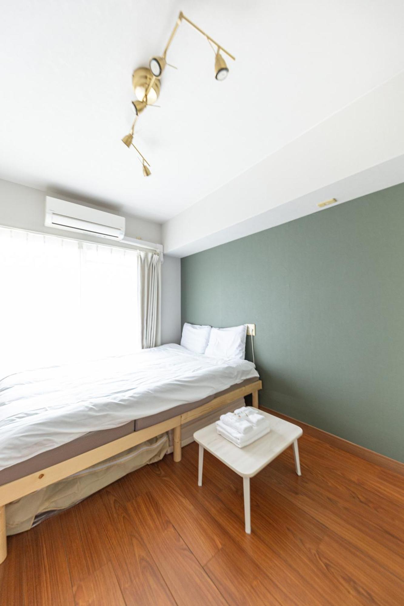 Apartment 702 道頓堀側のお部屋 中心地へのアクセス抜群 ダブルベッド1台 お布団1枚