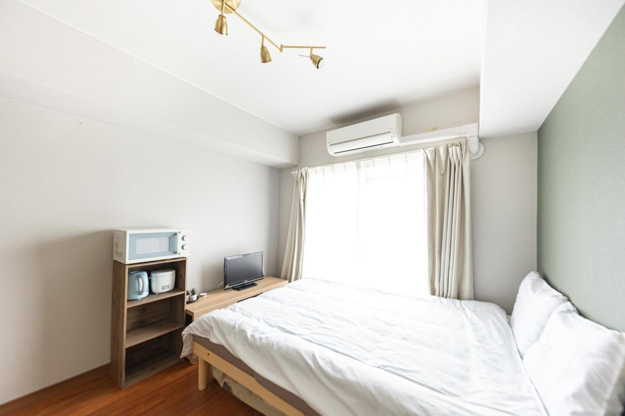 702 道頓堀側のお部屋 中心地へのアクセス抜群 ダブルベッド1台 お布団1枚 Apartment *