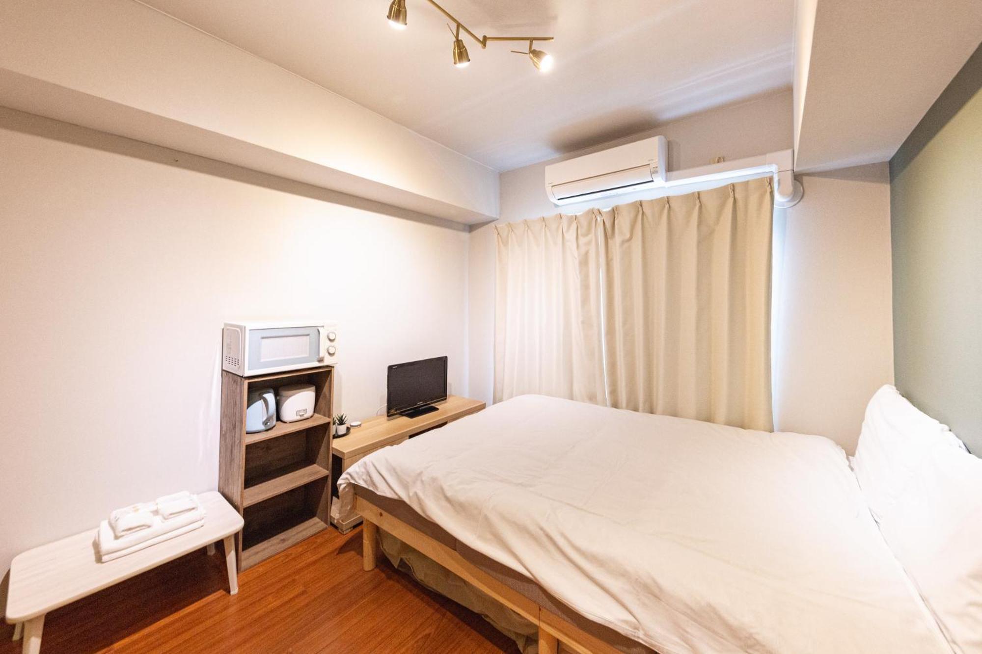 702 道頓堀側のお部屋 中心地へのアクセス抜群 ダブルベッド1台 お布団1枚 Apartment *