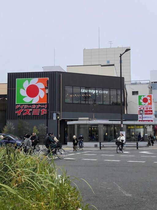 飛 西成区三层120平独栋日式别墅 免费停2台车 4卧室7床和36平的超大客厅 地铁2站5分钟可到难波或者天王寺 走路 4分钟可到花園町地铁站 Apartment Osaka