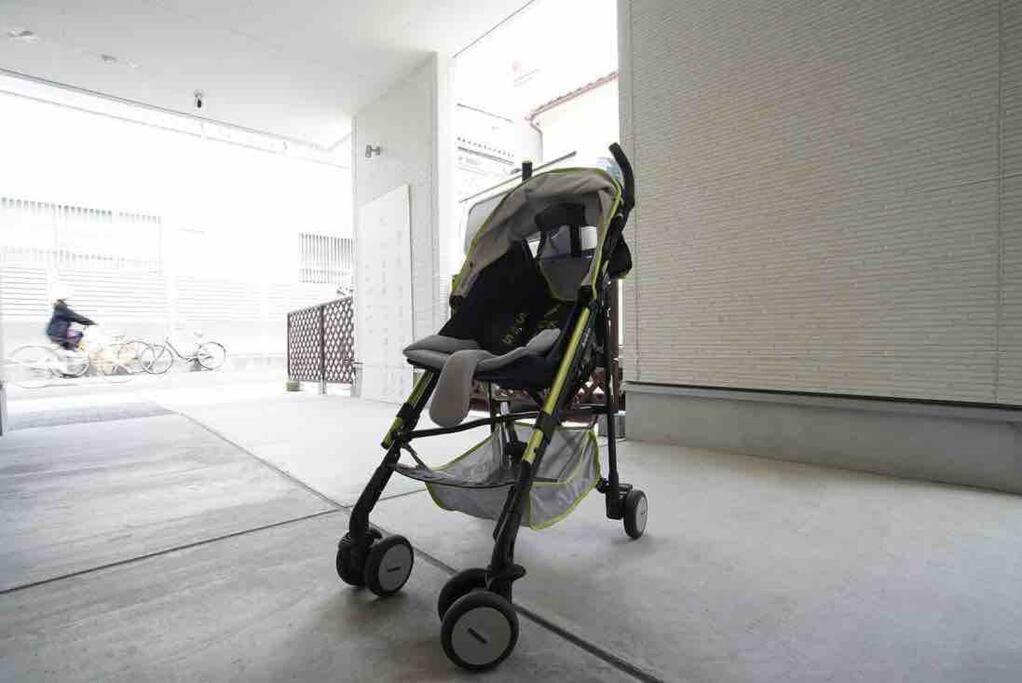 飛 西成区三层120平独栋日式别墅 免费停2台车 4卧室7床和36平的超大客厅 地铁2站5分钟可到难波或者天王寺 走路 4分钟可到花園町地铁站 Apartment