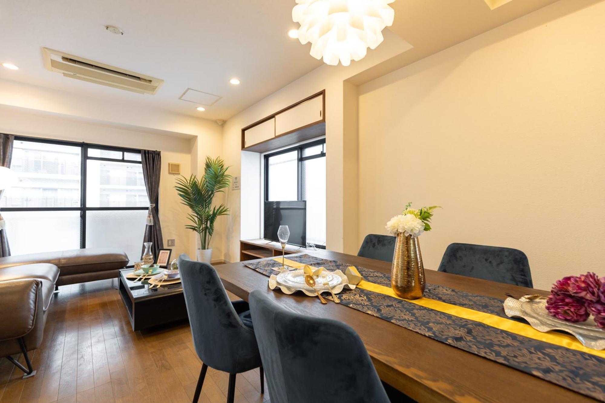 Groundcourt Namba: For Large Groups Apartment