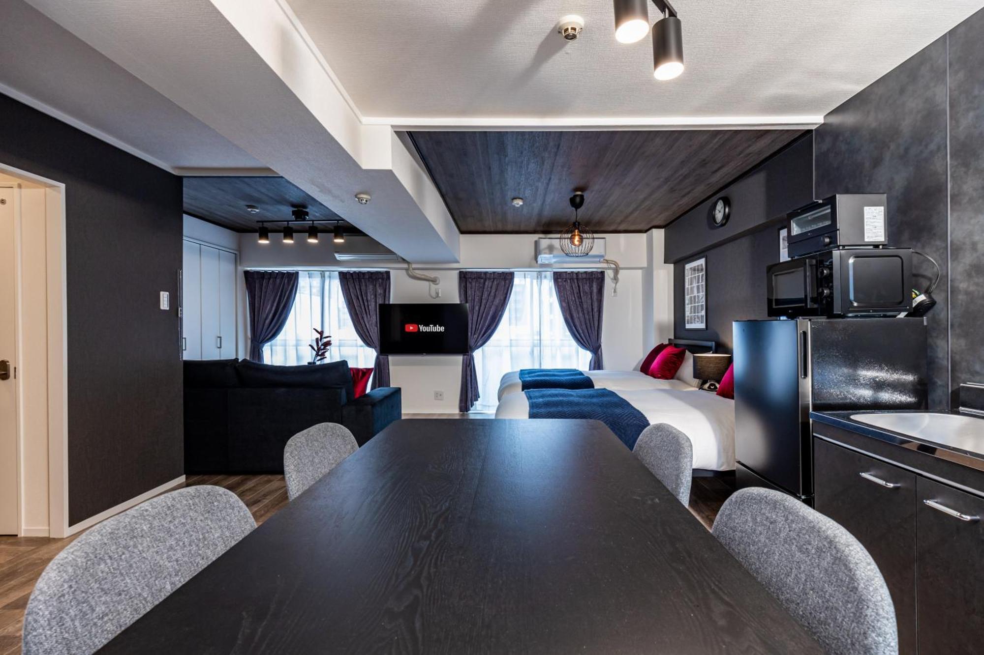 River Side Namba 602 Apartment *