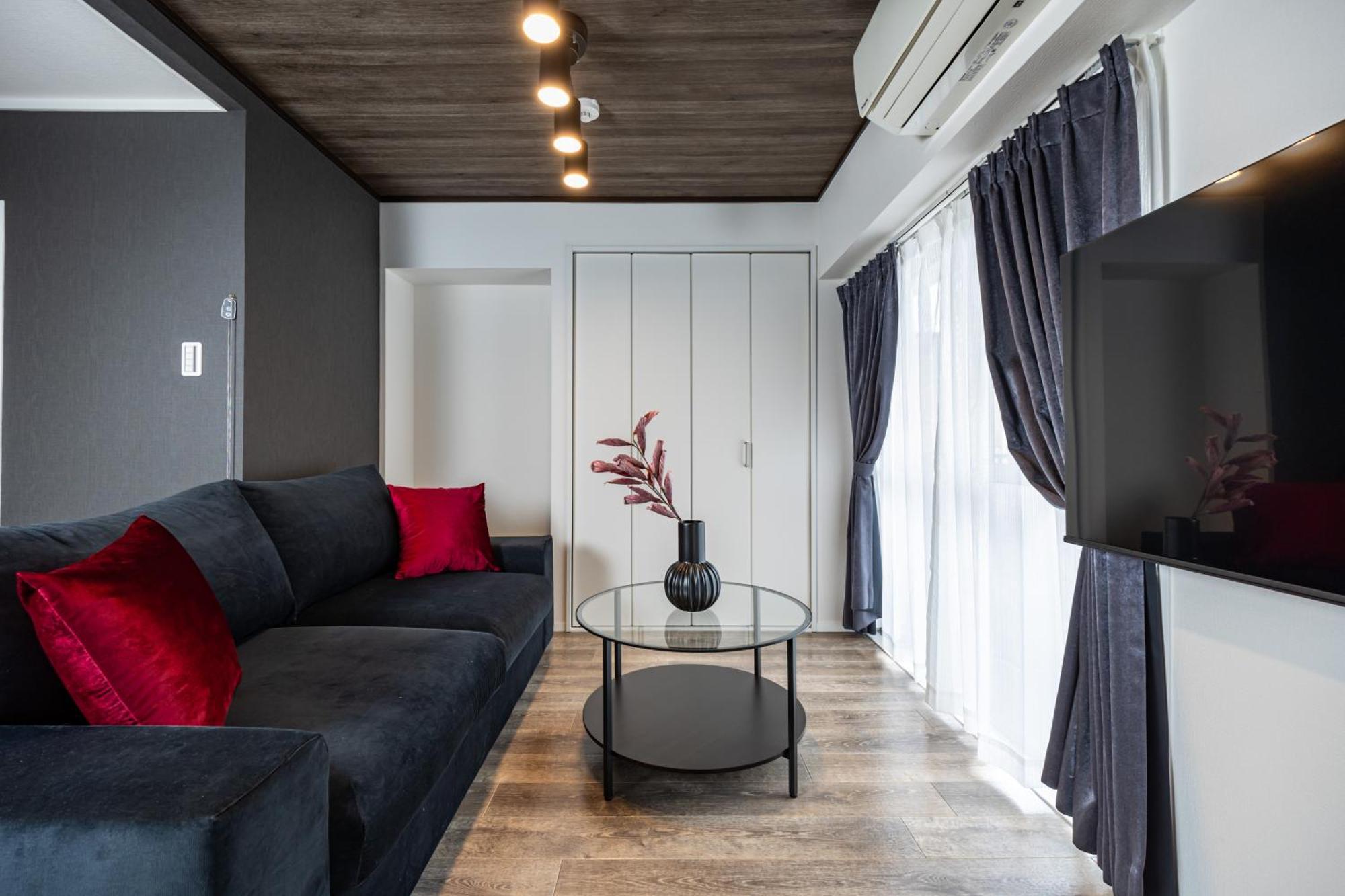 River Side Namba 602 Apartment *