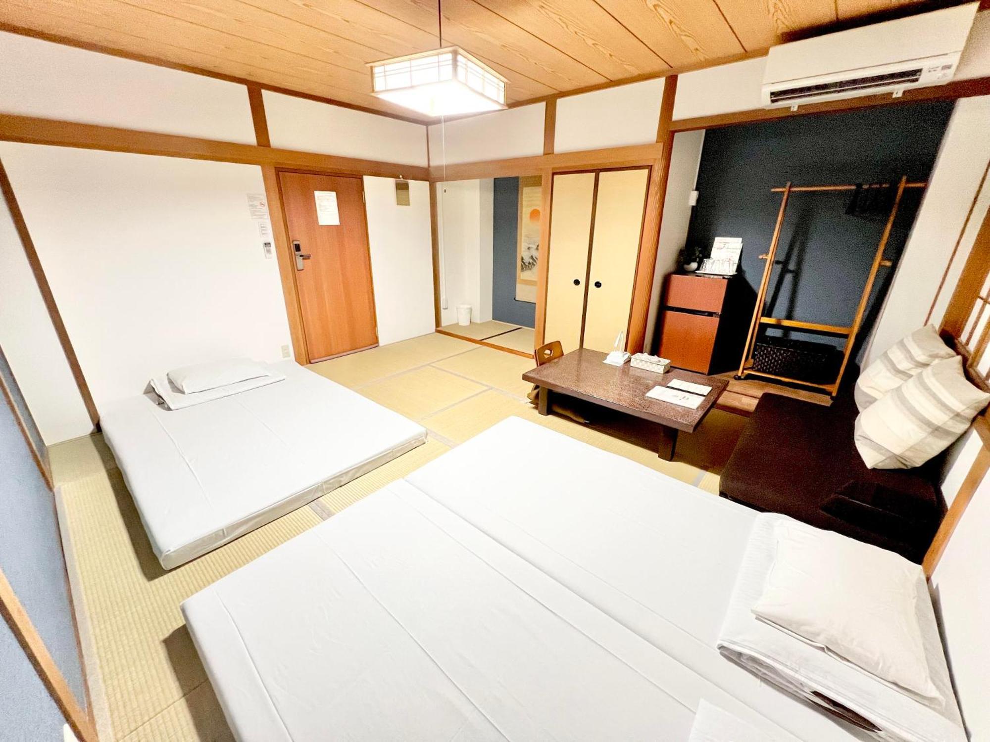 Kansai Guesthouse: Convenient Tsuruhashi Near Namba And Universal Apartamento Osaka