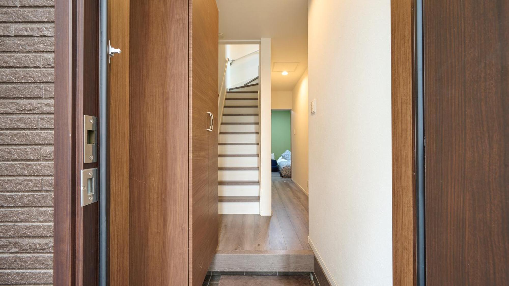 Apartment 新开业优惠！时尚地暖独栋鹤桥站超便利！难波日本桥神户奈良环球影城一线直达/jrloop/近铁/地下铁 Osaka