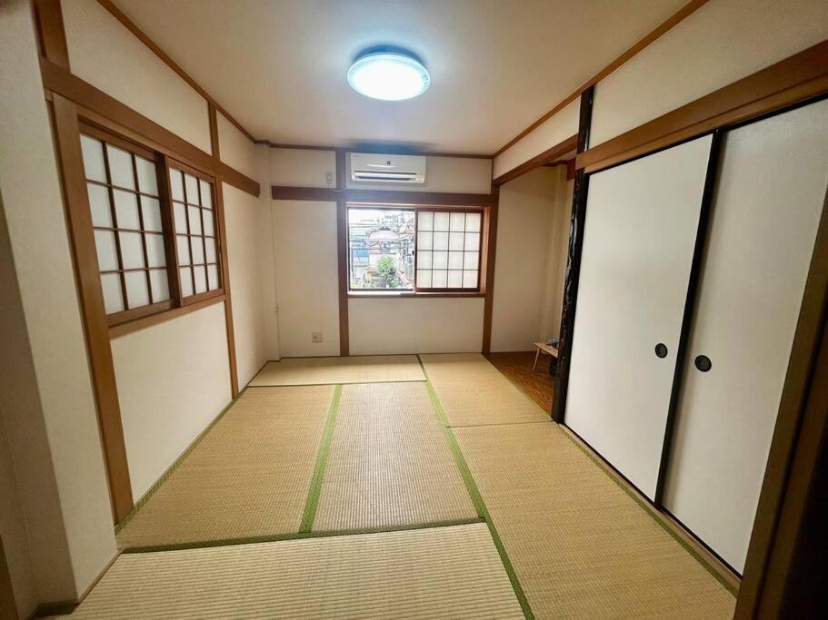 Villa 난바 도톤보리 7분,주차장있는 침대방 3개 다다미방 1개 단독주택,최대12명,지하철역 4분 *