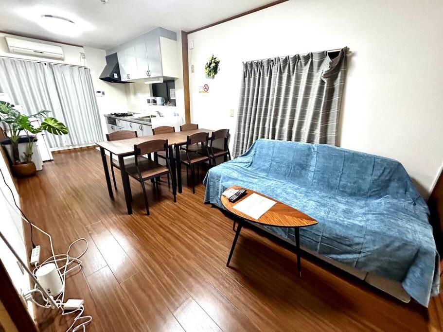 Villa 난바 도톤보리 7분,주차장있는 침대방 3개 다다미방 1개 단독주택,최대12명,지하철역 4분 *