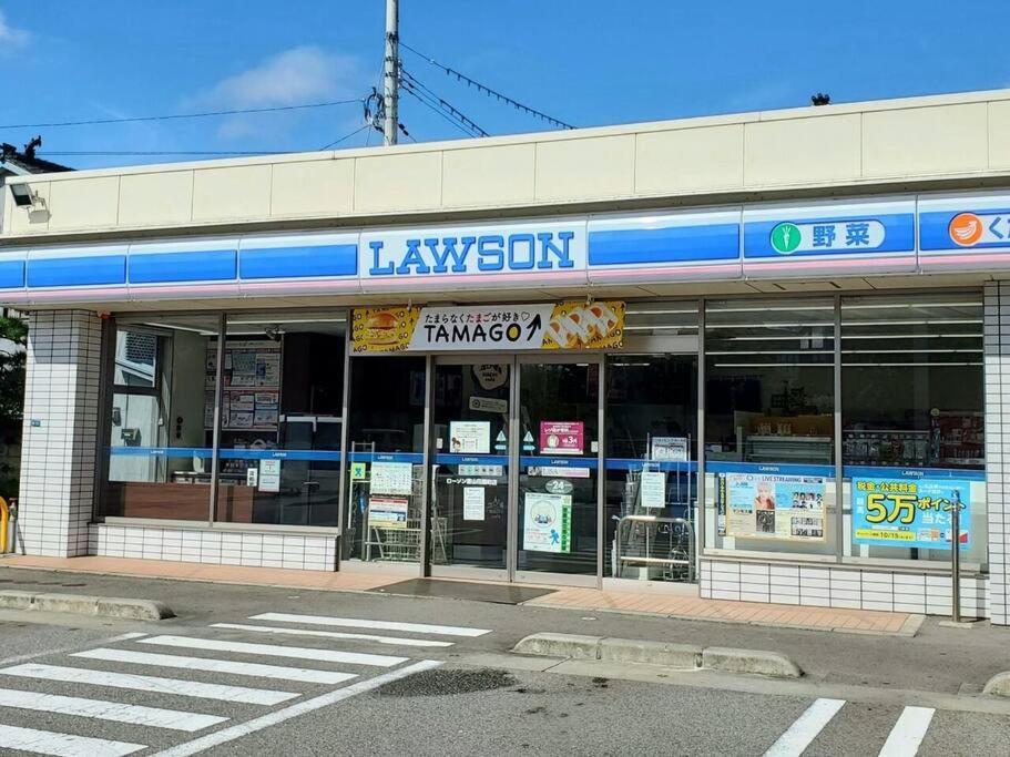 101号室花園町駅と萩之茶屋駅各徒歩2分ベット2台専用バスルーム付きな格安民泊 Apartment Osaka