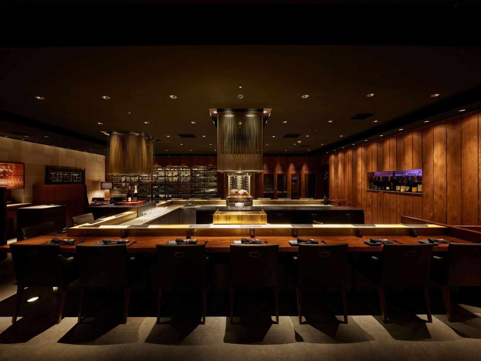 Swissotel Nankai 5*