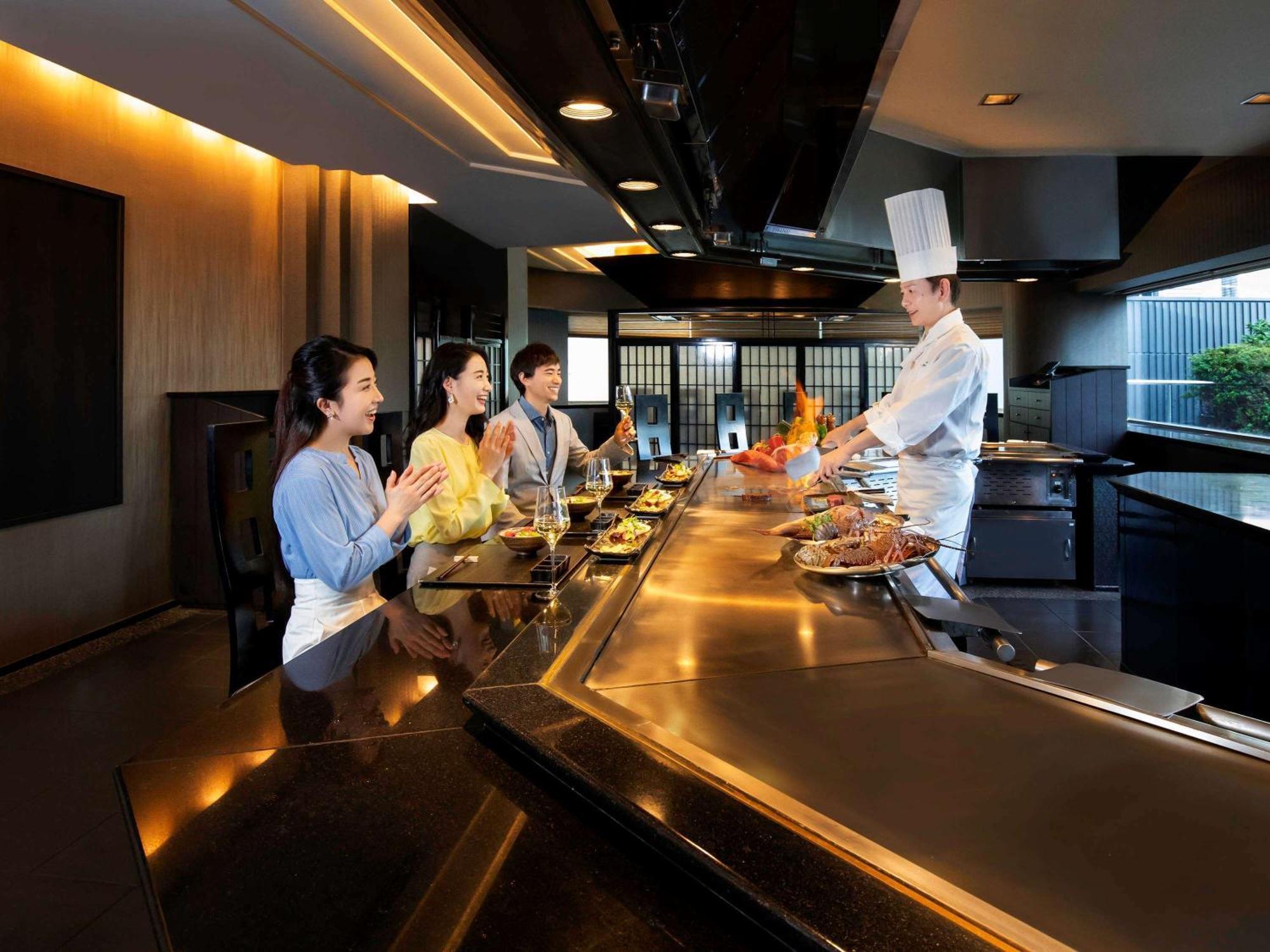 Swissotel Nankai Hotel 5*