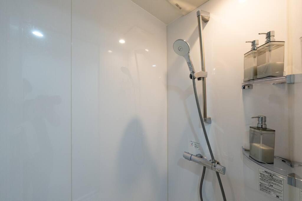 Nico!サウナ!ハンモック!yogibo!大画面プロジェクター!非日常の暮らし 寝室5つ トイレお風呂3台 Villa Osaka