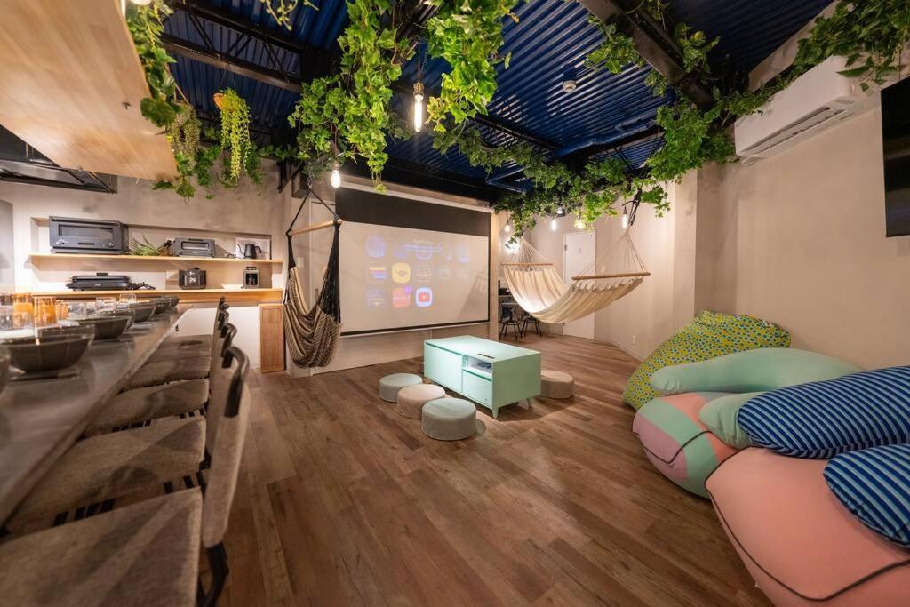 Villa Nico!サウナ!ハンモック!yogibo!大画面プロジェクター!非日常の暮らし 寝室5つ トイレお風呂3台 Osaka