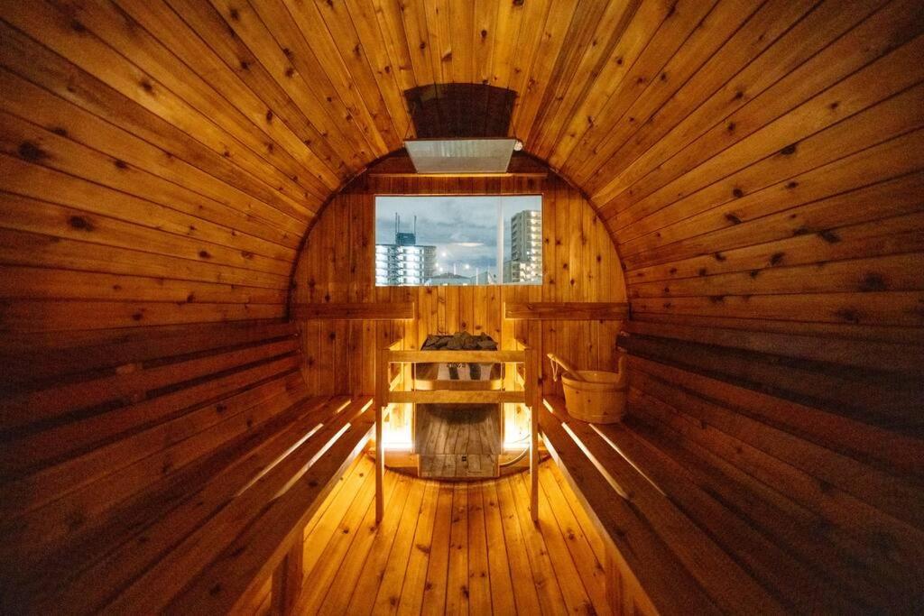 Nico!サウナ!ハンモック!yogibo!大画面プロジェクター!非日常の暮らし 寝室5つ トイレお風呂3台 * Osaka