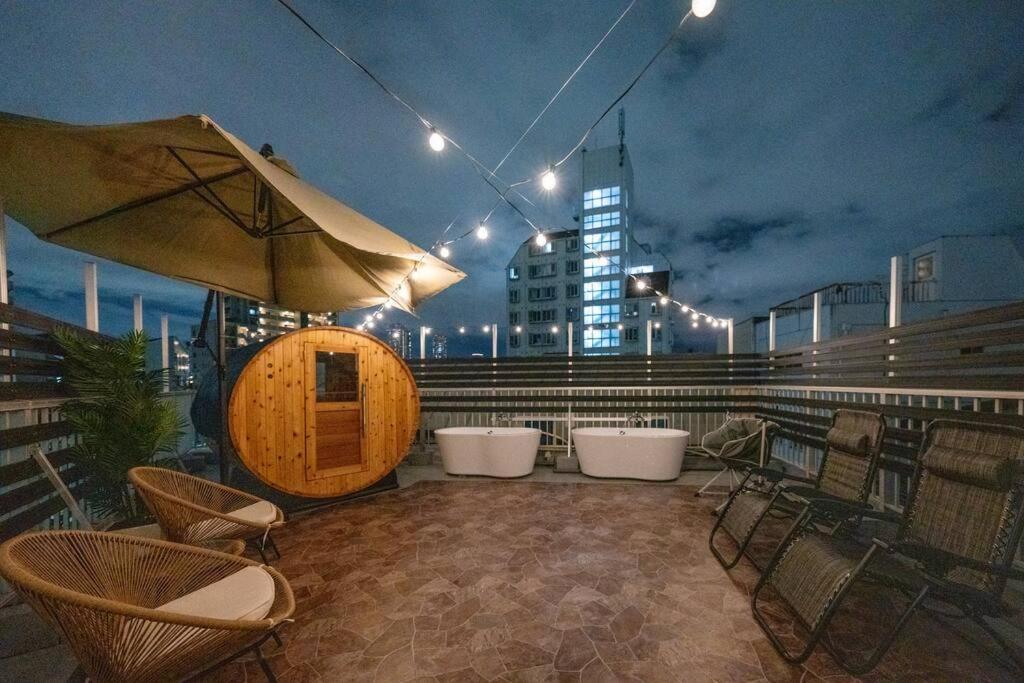 Villa Nico!サウナ!ハンモック!yogibo!大画面プロジェクター!非日常の暮らし 寝室5つ トイレお風呂3台