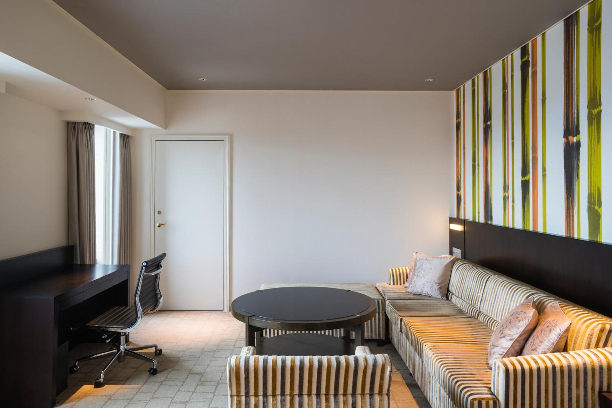 Swissotel Nankai 5*