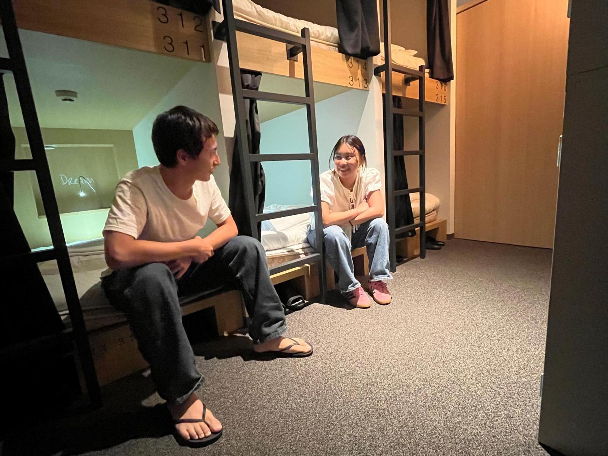 White Shinsaibashi Albergue