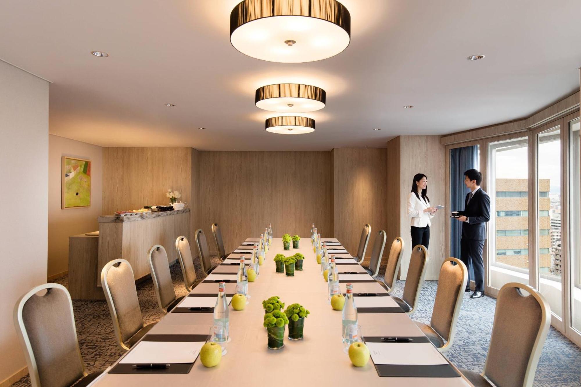 Hotel Courtyard By Marriott Shin-osaka Station 5*