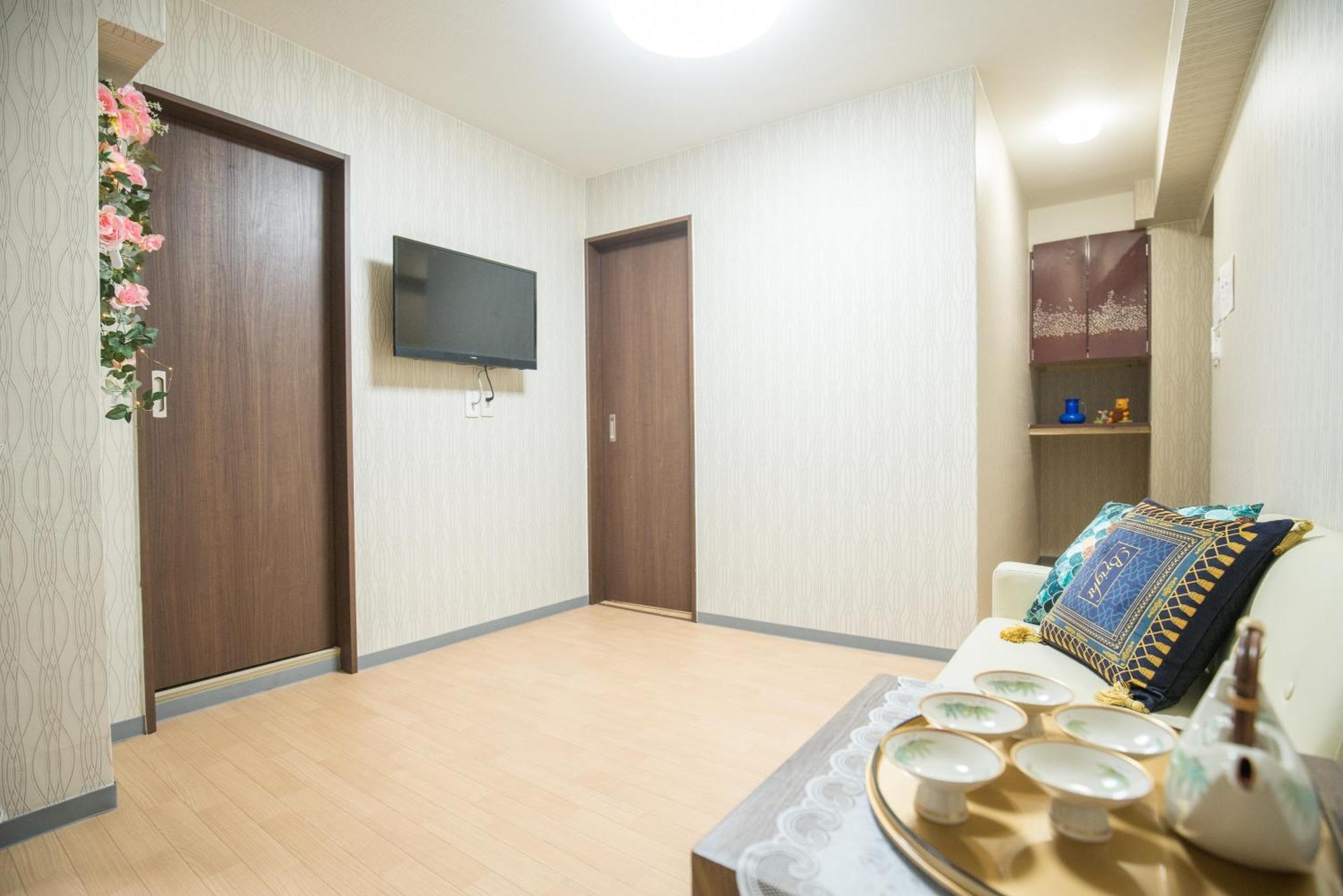 共享露台日本橋駅步行3分钟道顿堀市中心三室一厅公寓房302房间 Apartment