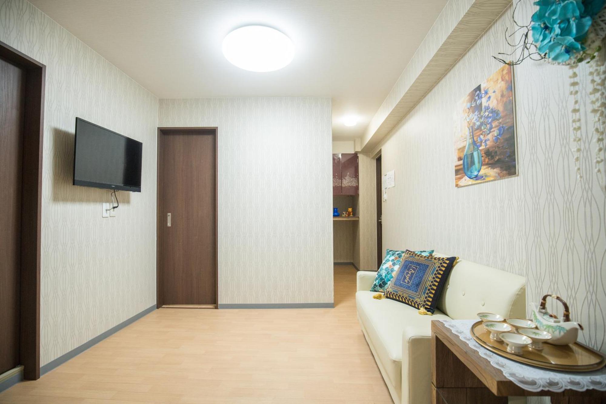 共享露台日本橋駅步行3分钟道顿堀市中心三室一厅公寓房302房间 Apartment Osaka