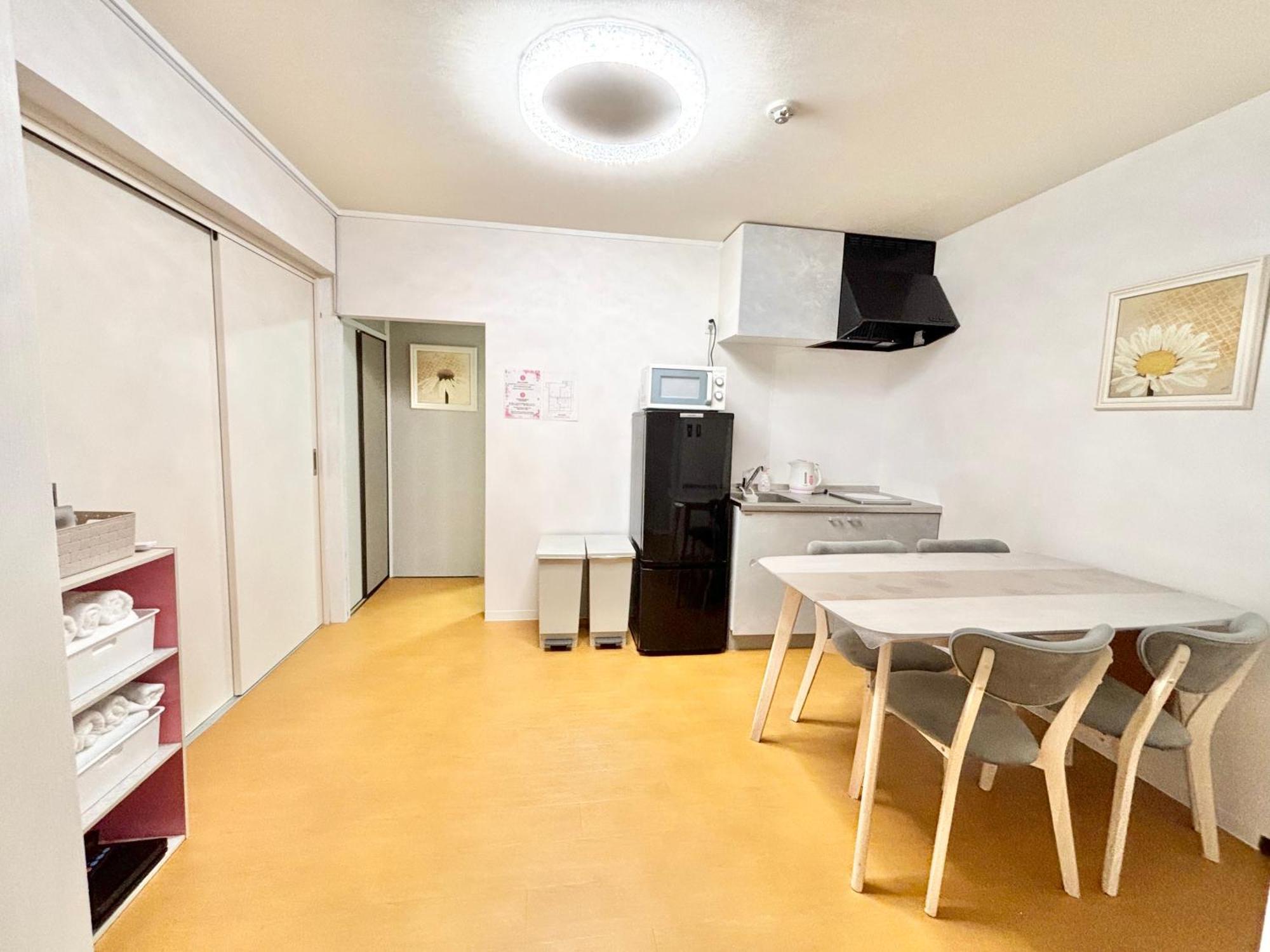 Apartment Hiyamagu Namba: Cozy 3-room Near Kuromon Market