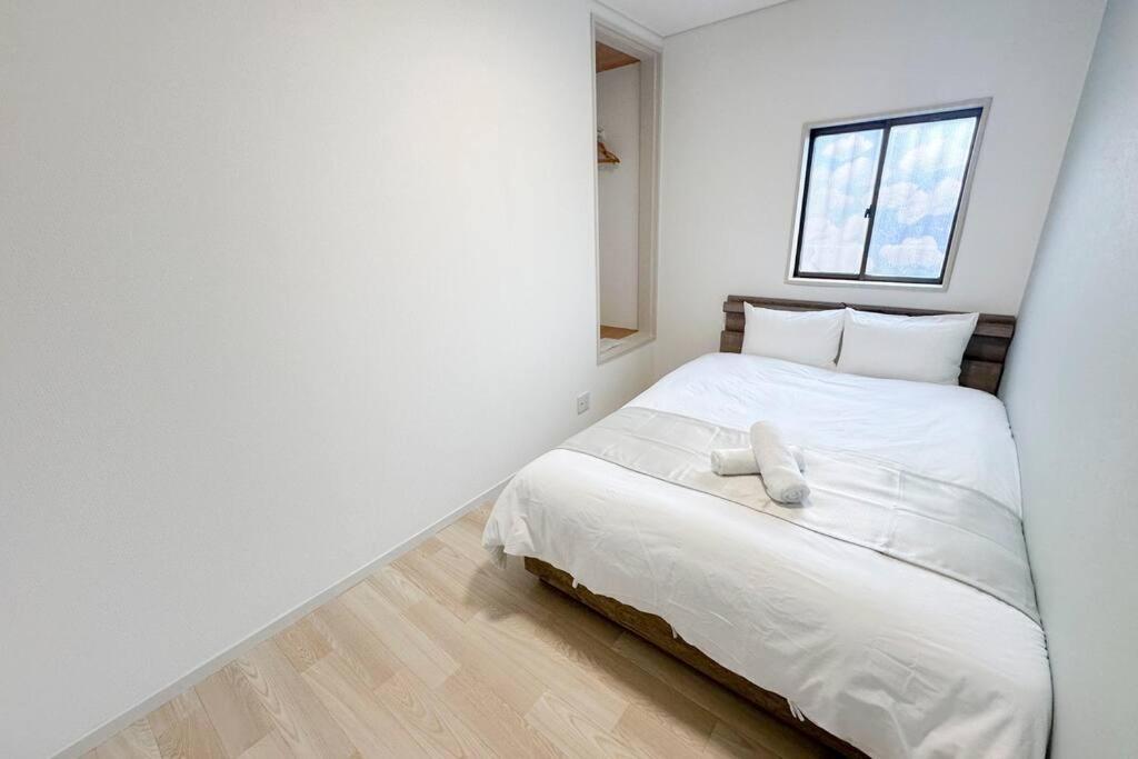 Holiday home 難波 梅田までアクセス良好 3階建ての一軒家を貸切 3寝室あり 最大7名様宿泊可能 Osaka