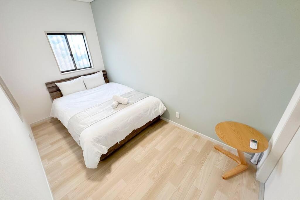 Holiday home 難波 梅田までアクセス良好 3階建ての一軒家を貸切 3寝室あり 最大7名様宿泊可能 *