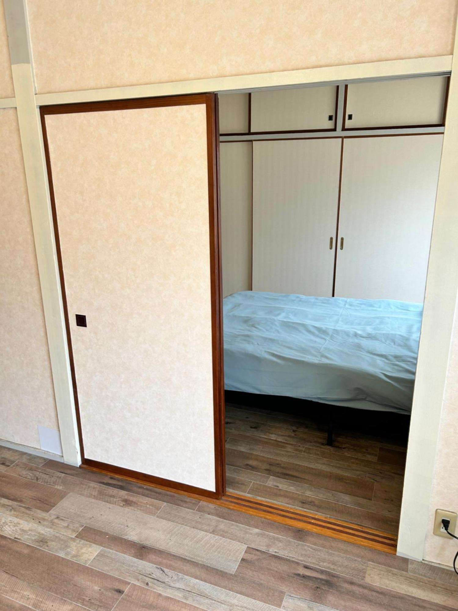 Two Devided With Two Large Beds Close To Nipponbashi Apartment Osaka