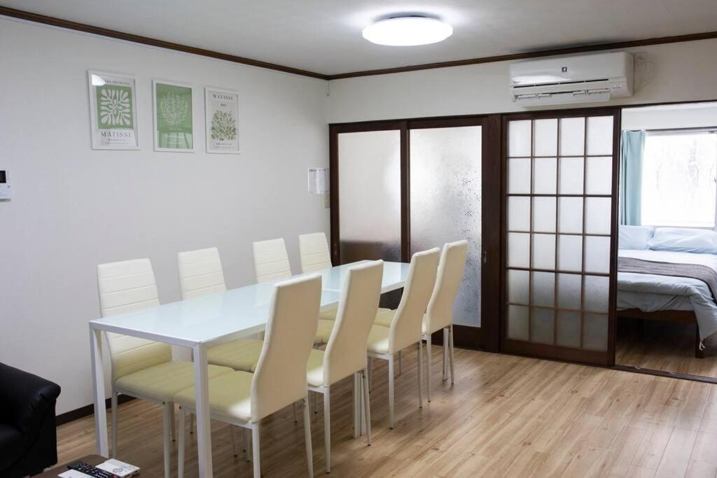 Villa 大正 Guest House! Usjと心斎橋へアクセス抜群!京セラドーム近くの大正駅徒歩5分!12人宿泊可能!一軒家貸切! *
