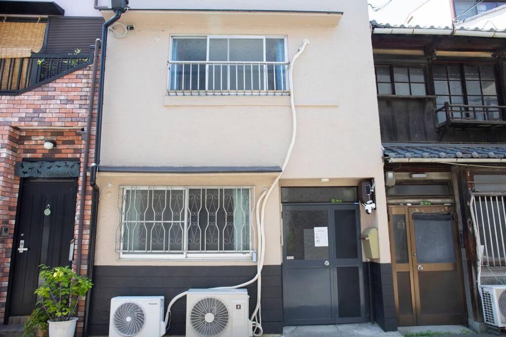 Villa 大正 Guest House! Usjと心斎橋へアクセス抜群!京セラドーム近くの大正駅徒歩5分!12人宿泊可能!一軒家貸切!
