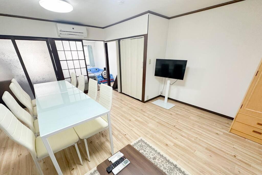 大正 Guest House! Usjと心斎橋へアクセス抜群!京セラドーム近くの大正駅徒歩5分!12人宿泊可能!一軒家貸切! Osaka