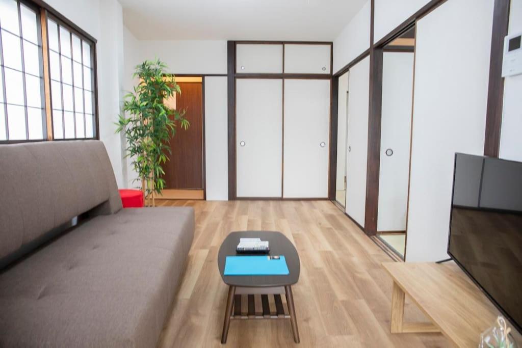 Villa 今宮 Guest House! 難波まで1駅!道頓堀とusjへアクセス抜群!jr線から徒歩4分!最大16人宿泊可能!貸切4ldk *