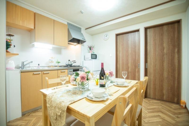 Apartment 日本橋车站7号出口零距离三室一厅日式电梯公寓房道顿堀黑门市场徒步2分钟 *