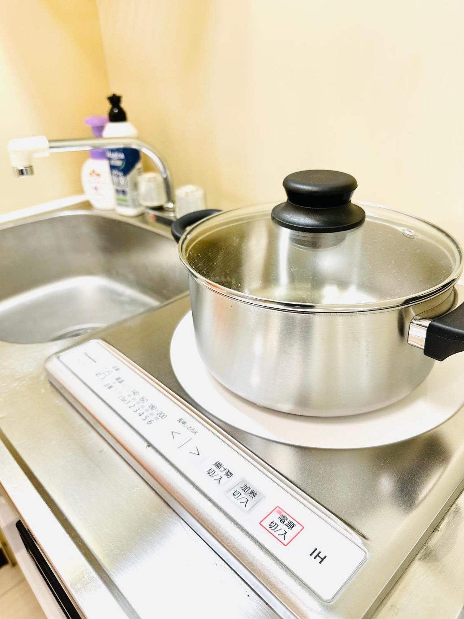 Apartment 101号室花園町駅と萩之茶屋駅各徒歩2分ベット2台専用バスルーム付きな格安民泊 *